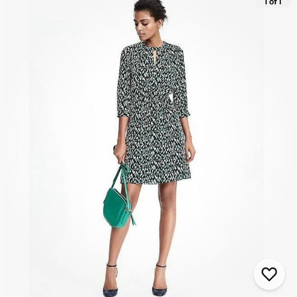 Banana Republic Dresses & Skirts - Banana Republic Black and White Long Sleeve Dress printed size 8